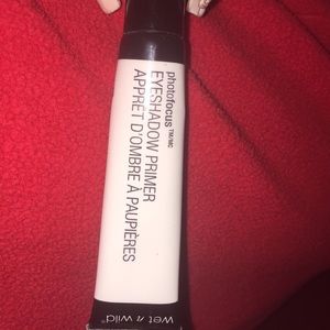 Photo-Focus Eyeshadow Primer!